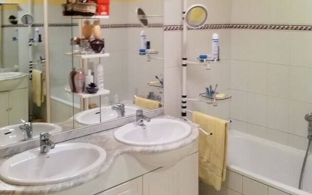 Apartment With 2 Bedrooms in Fréjus, With Balcony and Wifi