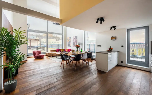 Modern Penthouse with 3-bedrooms