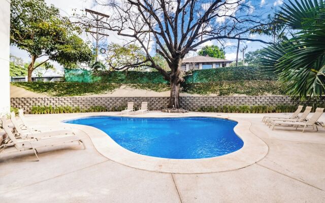 mVillas - Luxury 2Bed 2Bath Condo w Pool