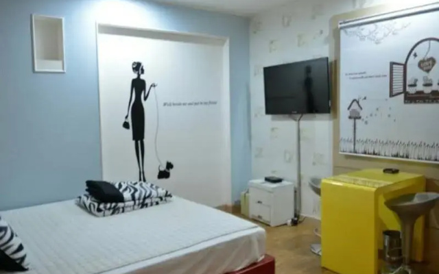 Hole in one Hotel