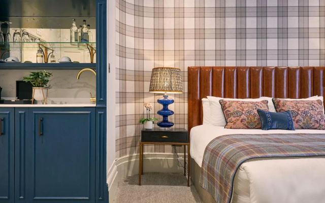 Tophams Hotel