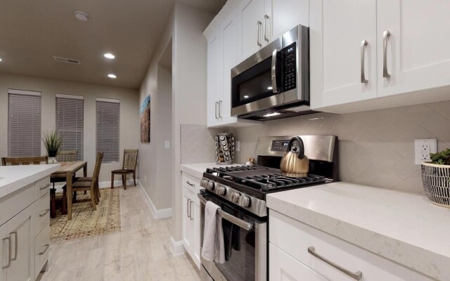 Arroyo Casita 4 Bedroom Townhouse by RedAwning