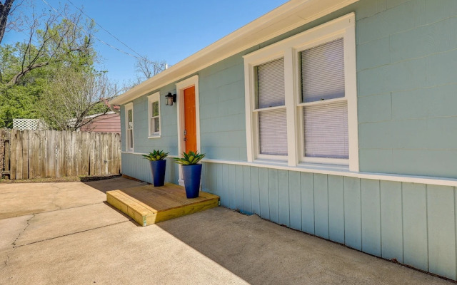 Vibrant Fayetteville Home - Walk Downtown!