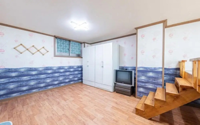 Goseong Jajackdo Aroma Pension