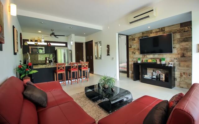 Luxury residence with pool and hotel amenities