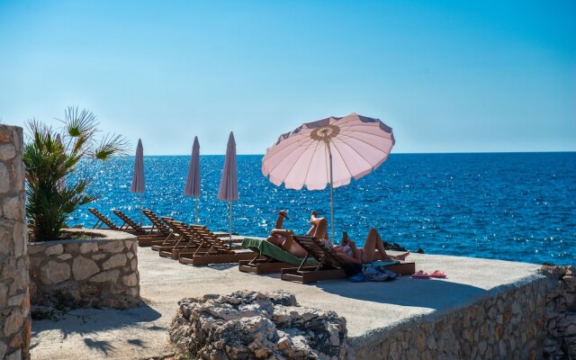 Open Sea Apartments