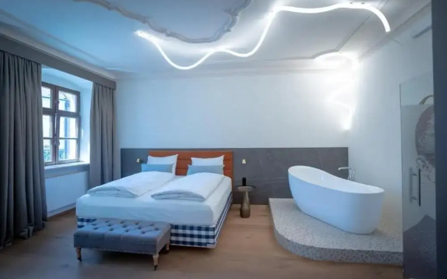 Maxim Suites by Elias Holl