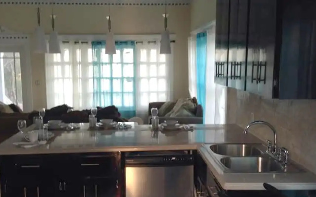 Mangrove Cay Sea View Villas