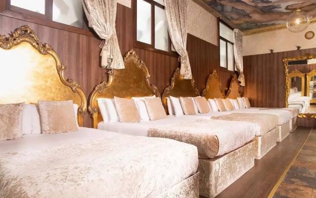 White Star Line Hotel