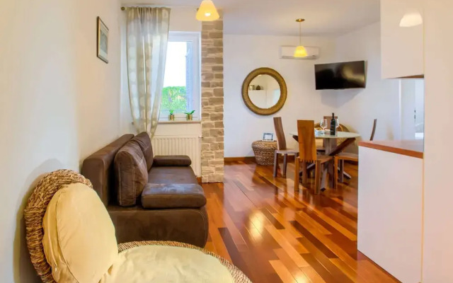 Apartment in Murter With Swimming Pool