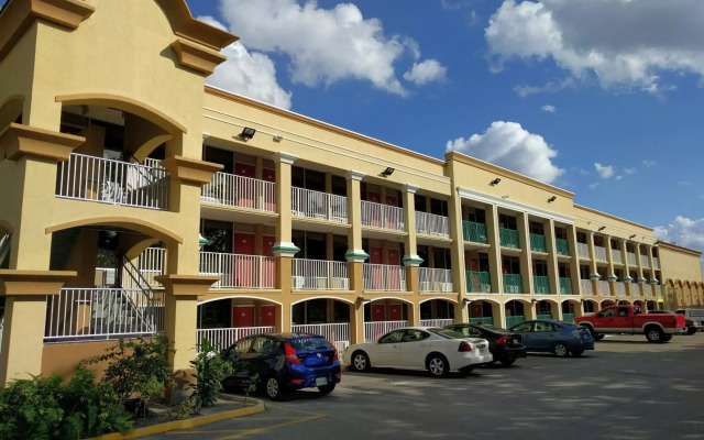 Red Carpet Inn Airport and Cruise Port Hotel Fort Lauderdale