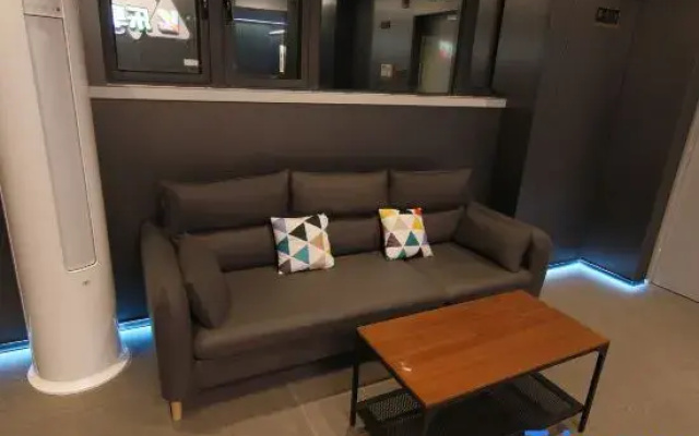 Lexiang E-Sports Hotel (Shanghai Lin-gang University City)