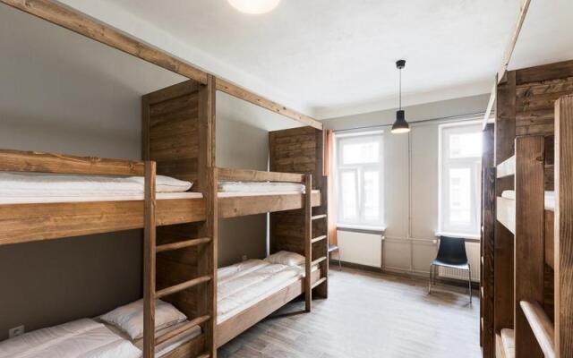 Easy Housing Hostel In Prague