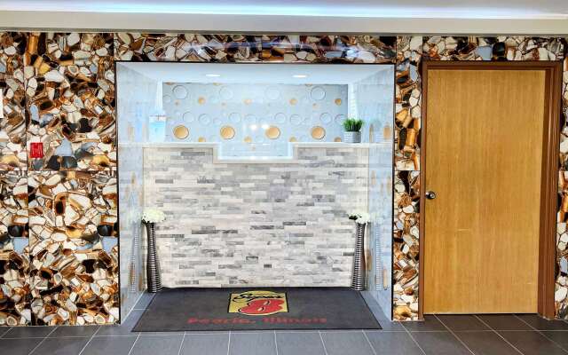 Super 8 by Wyndham Peoria