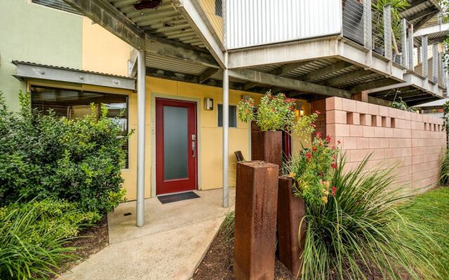 Remodeled E Cesar Chavez Condo by RedAwning