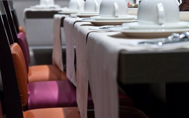 Le 12 Hotel