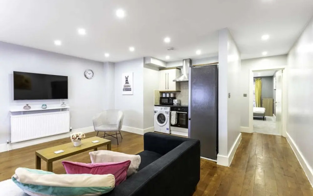 Spacious Clapham Junction Apartment