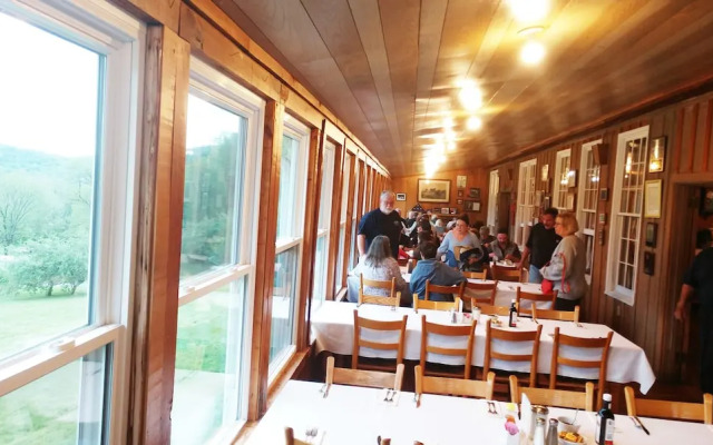 Graves Mountain Farm & Lodges