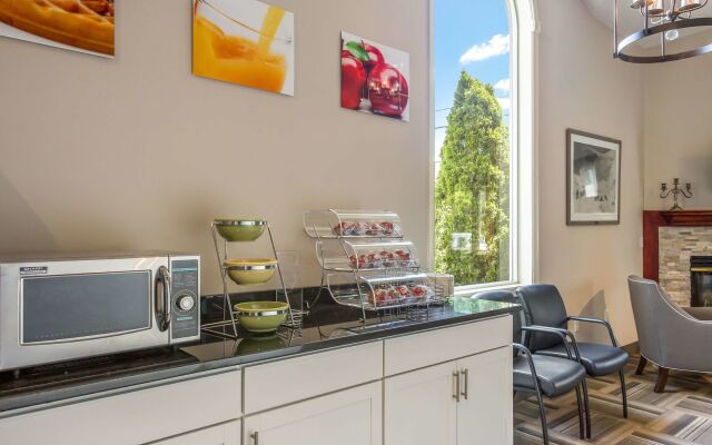 Rodeway Inn Gorham Riverside