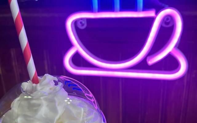 Ooters at The Mariner