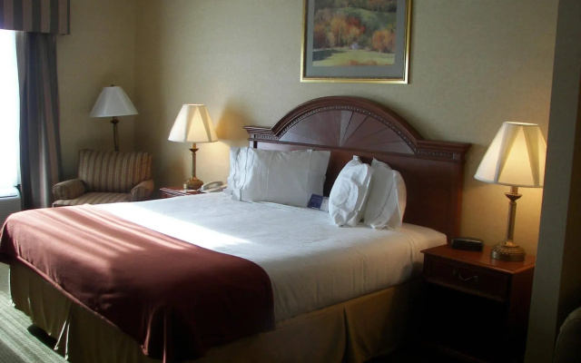 Holiday Inn Express Hotel & Suites Drums by IHG