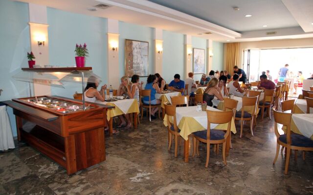 Astron Hotel