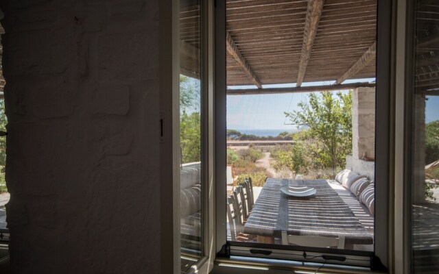 Elegant, laid-back and by the sea by VillaRentalsgr