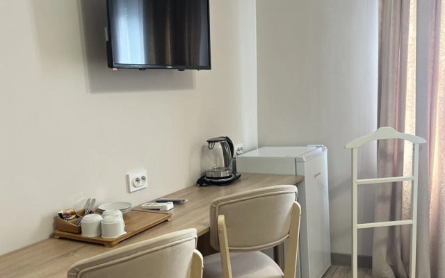 Дельфин-море (Сухум)