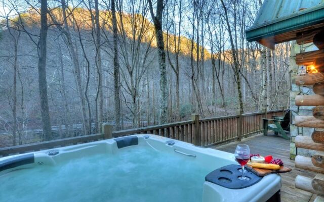 Nantahala Riverside 3 Bedroom Cabin