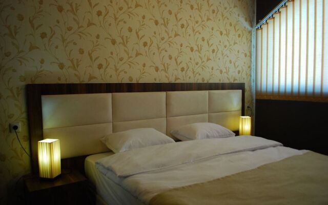 Hotel West