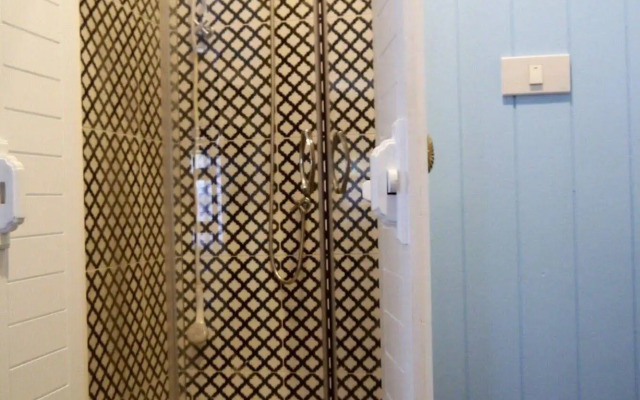 Baan Chanasongkram - Hostel