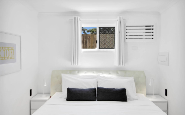The Cottage Coolum Beach - Private Outdoor Spa, Fire Pit, Cinema Room – Guest Rooms – Coolum Beach