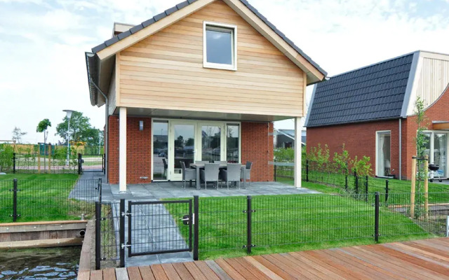 Holiday Home With Private Jetty on Water