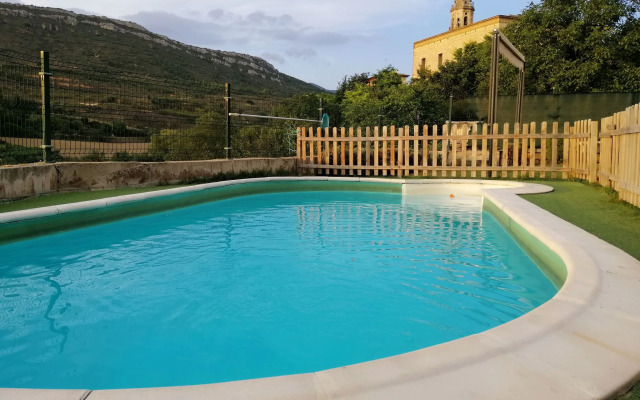 Inviting mansion in Salinillas de Buradón with pool