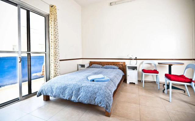 Hayarkon Hostel