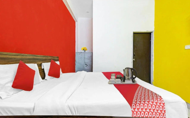 OYO 82775 Radhe Hotel