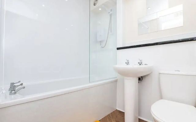 1 Bed-ground Floor-free Parking