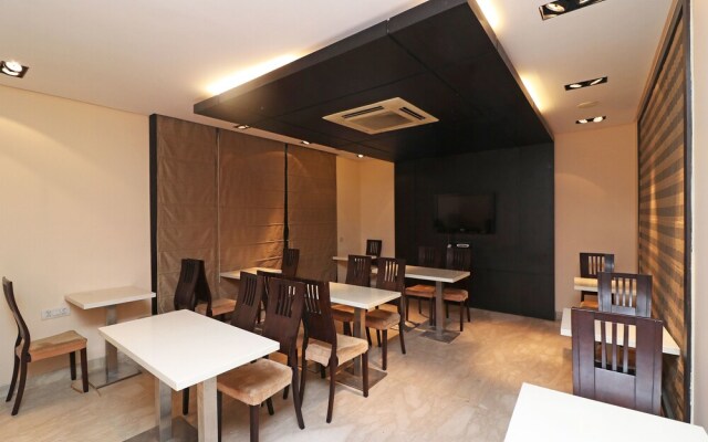 OYO 13236 Hotel W Castle
