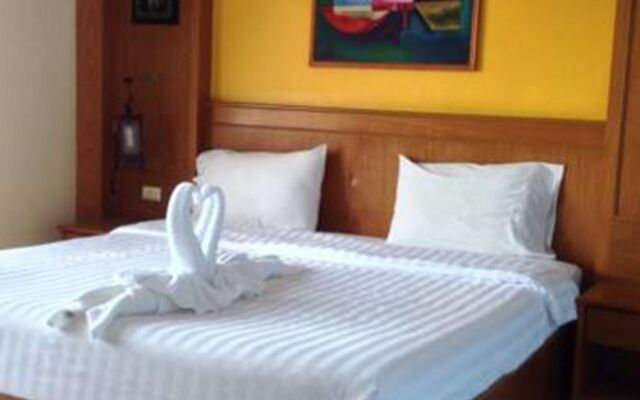 Baantonkhao Kata Beach