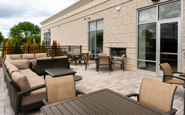 Holiday Inn Hotel & Suites Farmington Hills - Detroit NW, an IHG Hotel