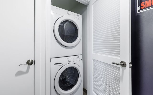 Heaven on Hollywood Furnished Apartments