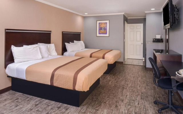 Laguna Inn & Suites