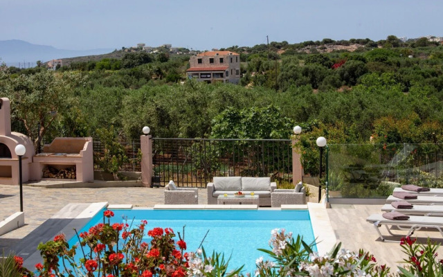 Villa Elihrisos-private Heated Pool Near the sea