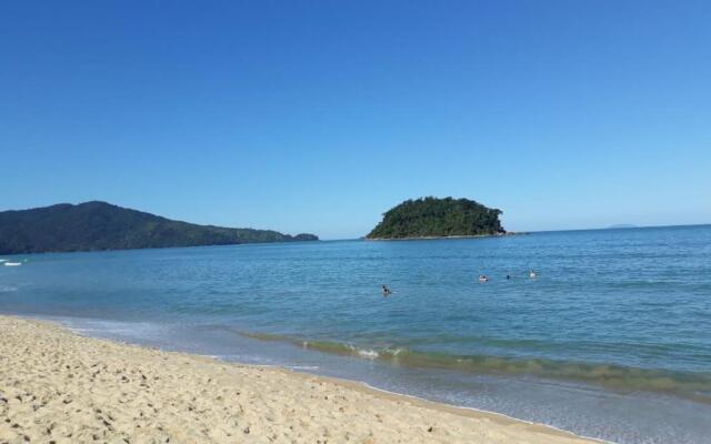 Casa Condomínio para até 8 pessoas 300m da praia