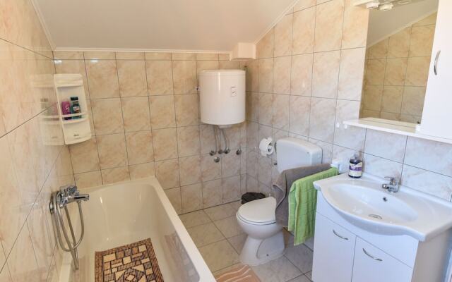 Holiday Home in Veli Iz With Fenced Garden