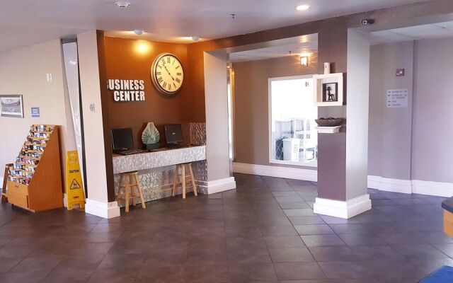 Baymont Inn & Suites Indianapolis Northeast