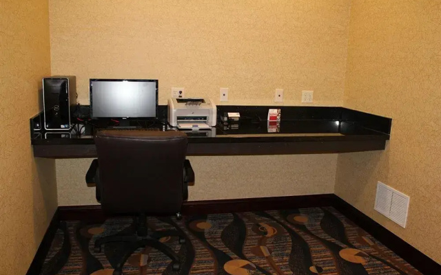 Holiday Inn Express & Suites Niles