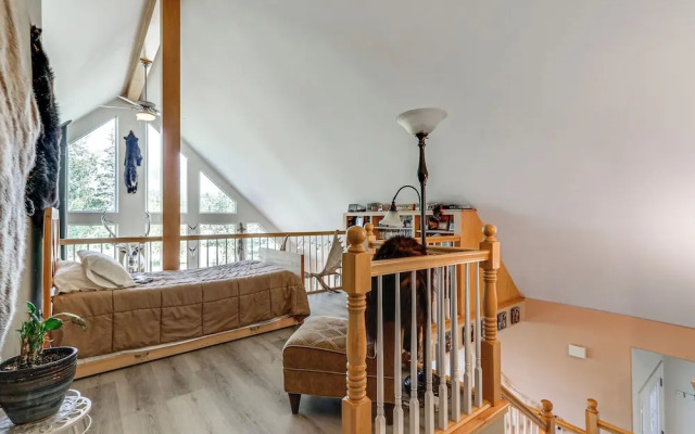 Palmer Getaway w/ Mountain Views & Fire Pit!