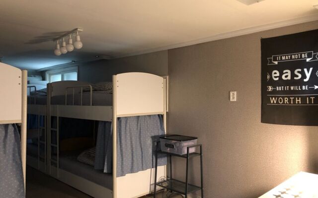 Jun Guesthouse Hongdae