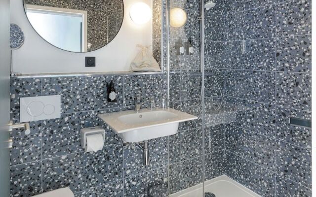 Hôtel Corneille - Entrée autonome, réception en ligne -Encore Mieux